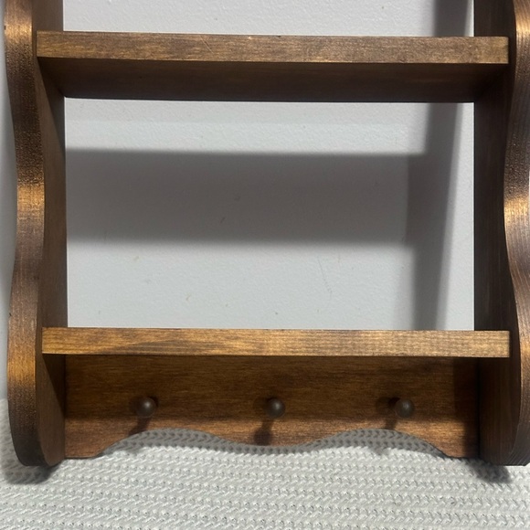 Wooden Heart cut out Wall Shelf with pegs and mini shelf set - Picture 2 of 16